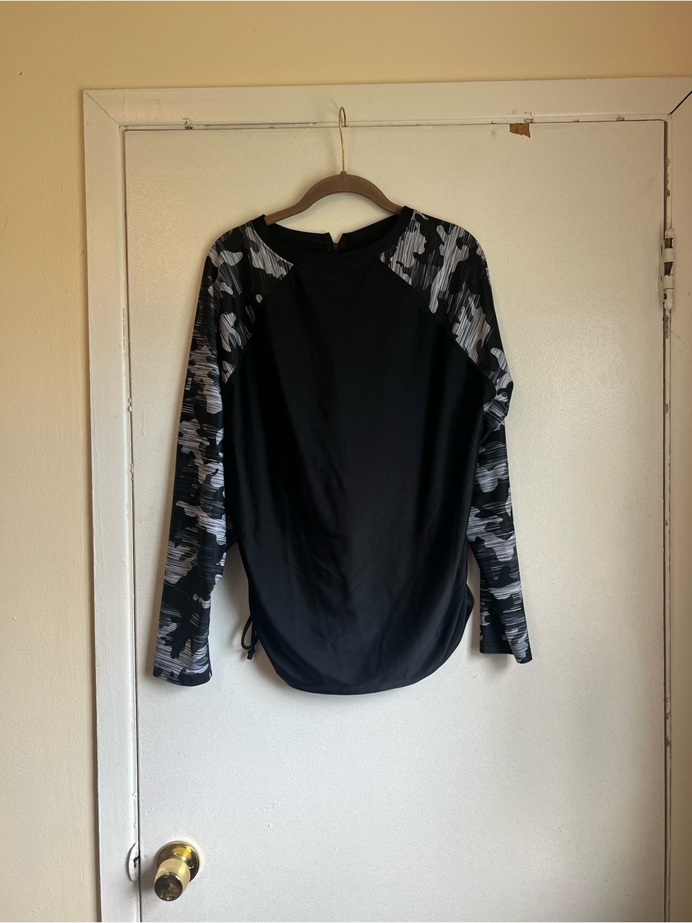Free Country Women's
Sun Block Shirt XXL Black Camouflage UPF 50+ Long Sleeve